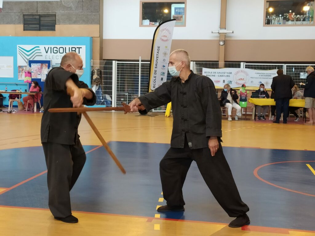 Tai Chi Chuan avec armes - epee - travail a deux-EMCF Cabourg